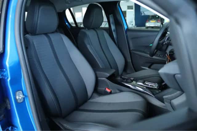Peugeot 208 (2023) thumbnail 3