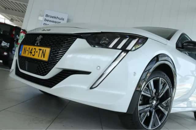 Peugeot 208 (2022) thumbnail 5