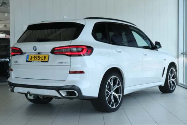 BMW X5 (2023) thumbnail 2