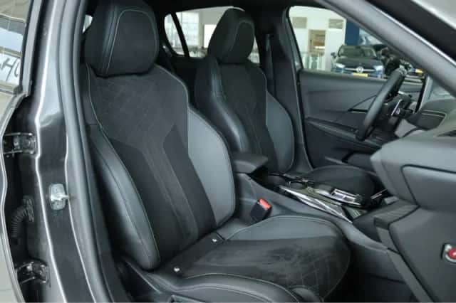Peugeot 208 (2023) thumbnail 3