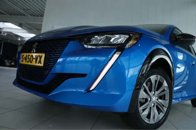 Peugeot e-208 (2023) thumbnail 5