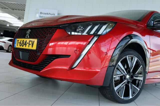 Peugeot e-208 (2023) thumbnail 6
