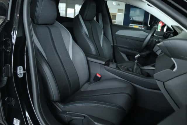 Peugeot 308 (2023) thumbnail 3