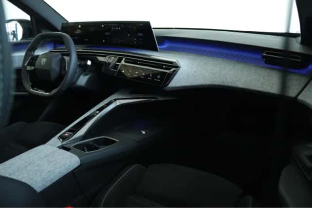 Peugeot e-3008 (2025) thumbnail 4