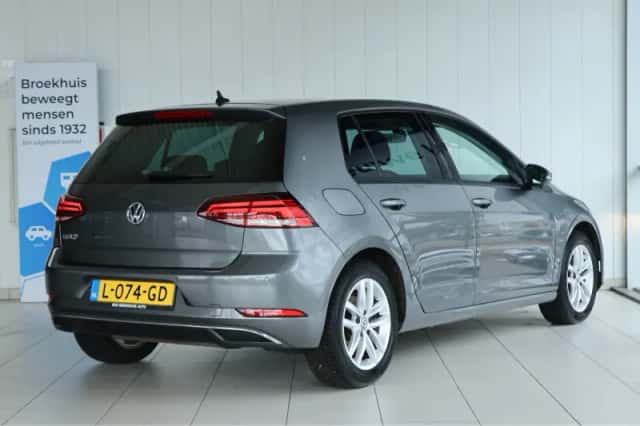 Volkswagen Golf (2017) thumbnail 2