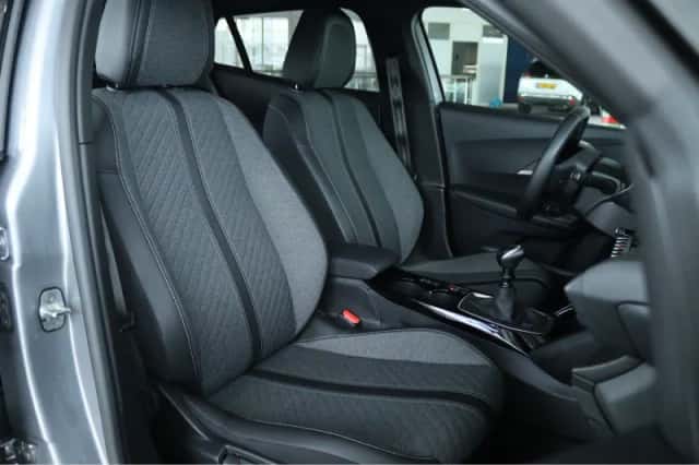 Peugeot 2008 (2023) thumbnail 3