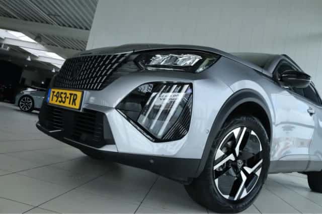 Peugeot 2008 (2023) thumbnail 5
