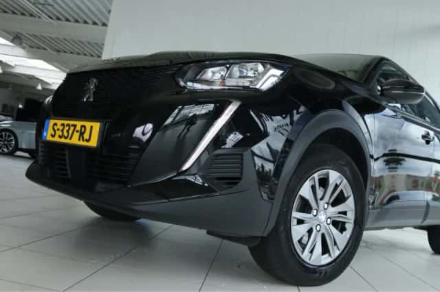 Peugeot 2008 (2023) thumbnail 5