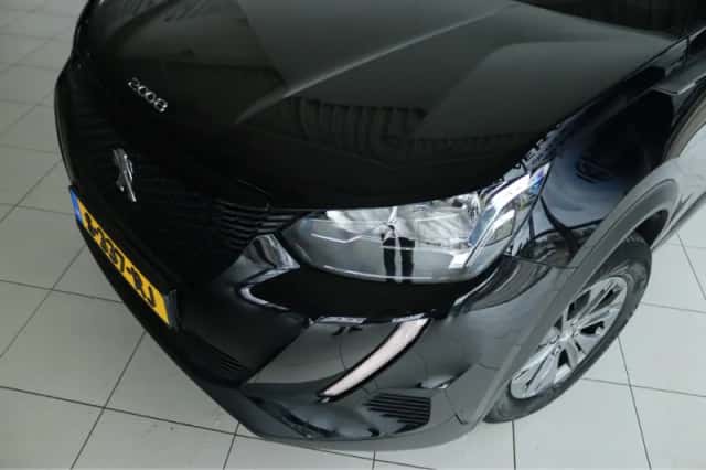 Peugeot 2008 (2023) thumbnail 6