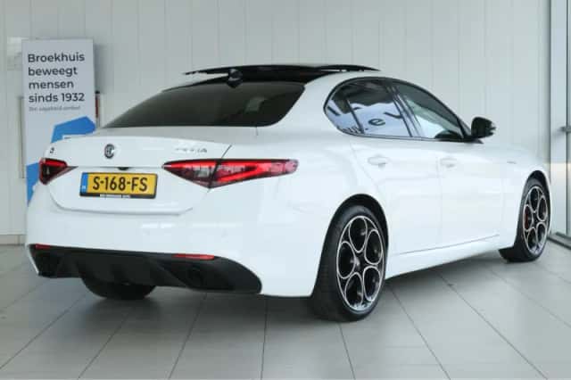 Alfa Romeo Giulia (2023) thumbnail 2