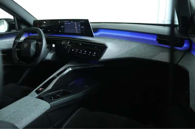 Peugeot e-3008 (2025) thumbnail 4