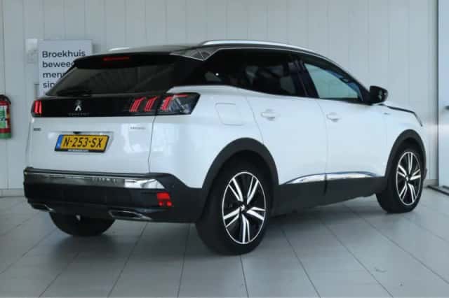 Peugeot 3008 (2022) thumbnail 2
