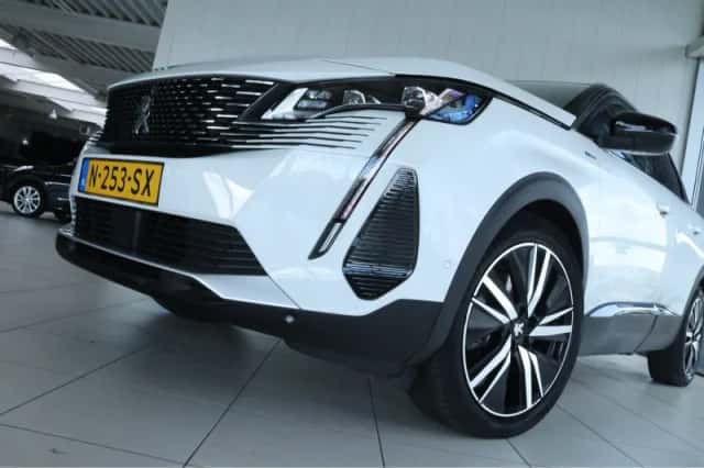 Peugeot 3008 (2022) thumbnail 5