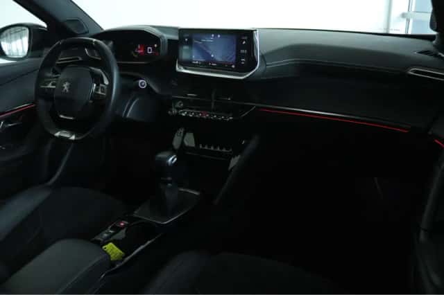 Peugeot 2008 (2021) thumbnail 4