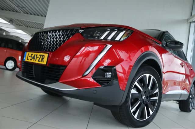 Peugeot 2008 (2021) thumbnail 5
