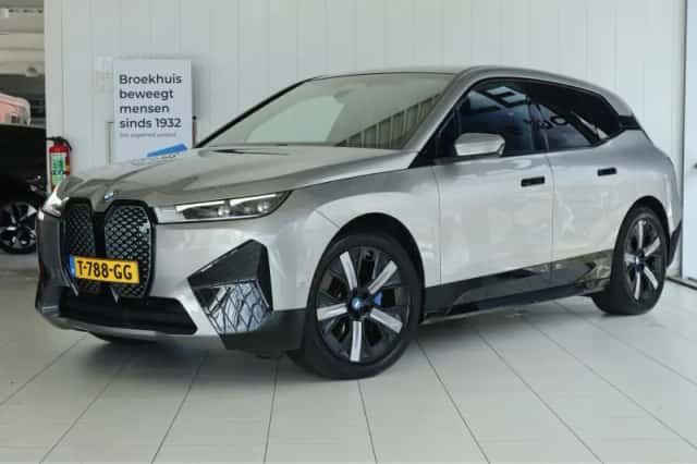 BMW iX (2023) thumbnail 1
