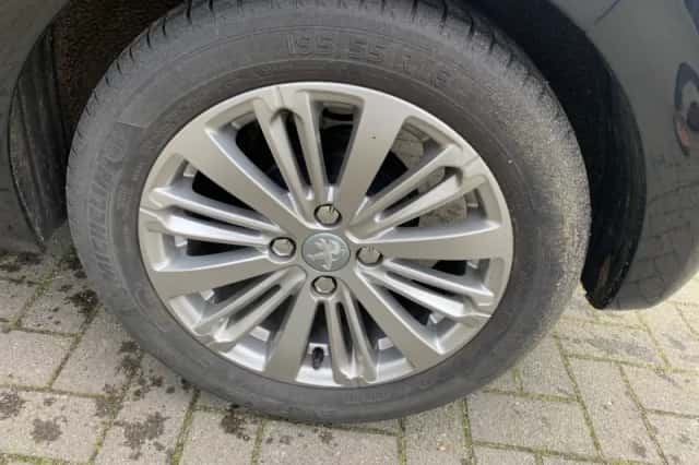 Peugeot 208 (2018) thumbnail 33