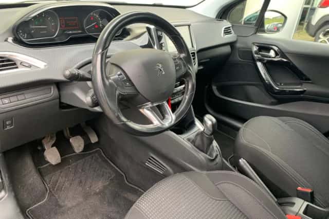 Peugeot 208 (2018) thumbnail 8