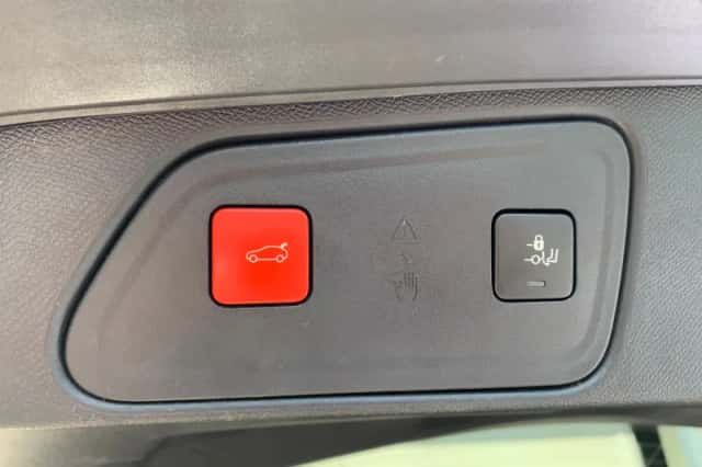 Peugeot 3008 (2020) thumbnail 40
