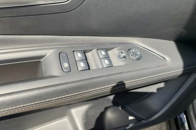Peugeot 3008 (2020) thumbnail 9
