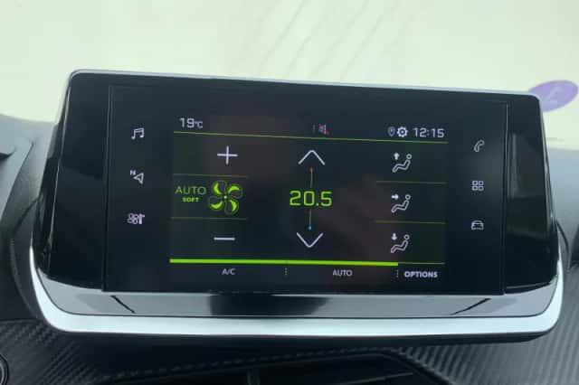 Peugeot 2008 (2022) thumbnail 22