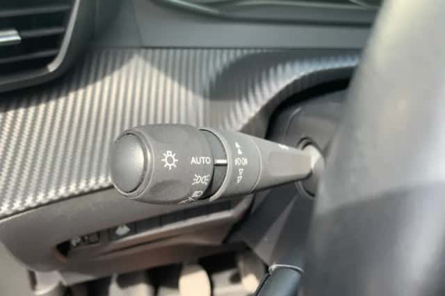 Peugeot 2008 (2021) thumbnail 11