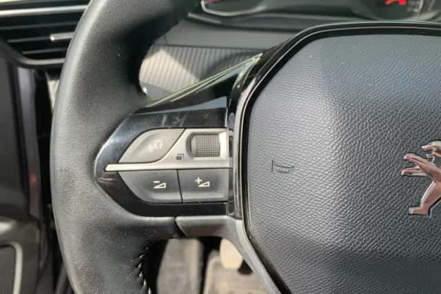 Peugeot 2008 (2021) thumbnail 13
