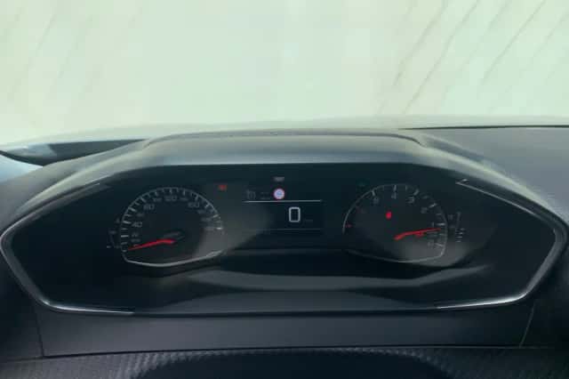 Peugeot 2008 (2021) thumbnail 16