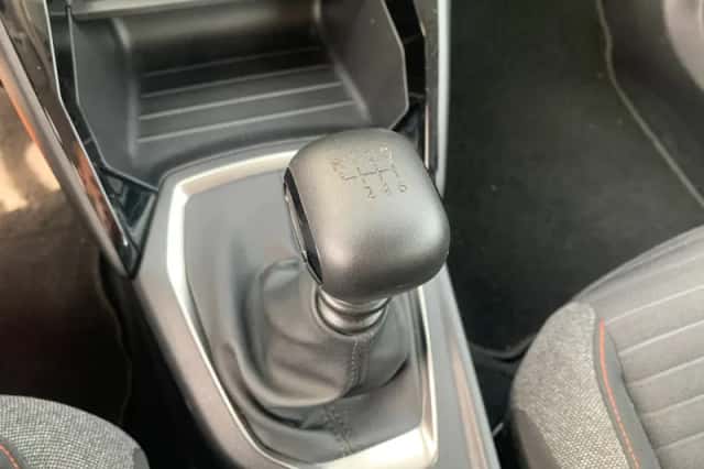 Peugeot 2008 (2021) thumbnail 25