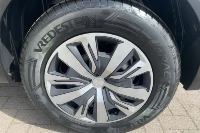 Peugeot 2008 (2021) thumbnail 37