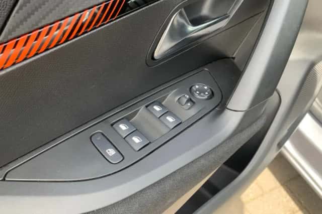 Peugeot 2008 (2021) thumbnail 9