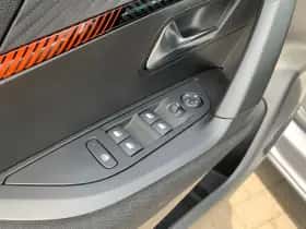 Peugeot 2008 (2021) thumbnail 9