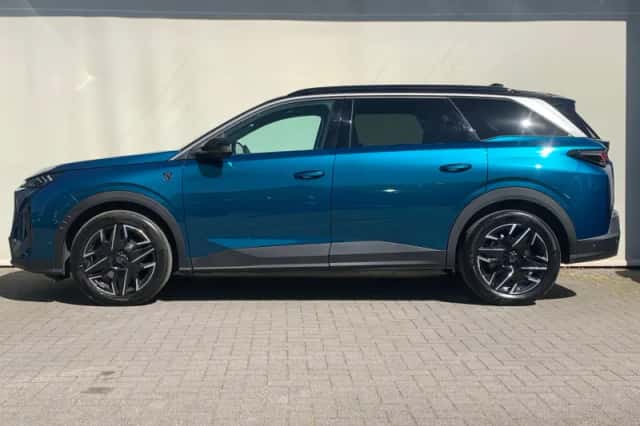 Peugeot 5008 (2025) thumbnail 4