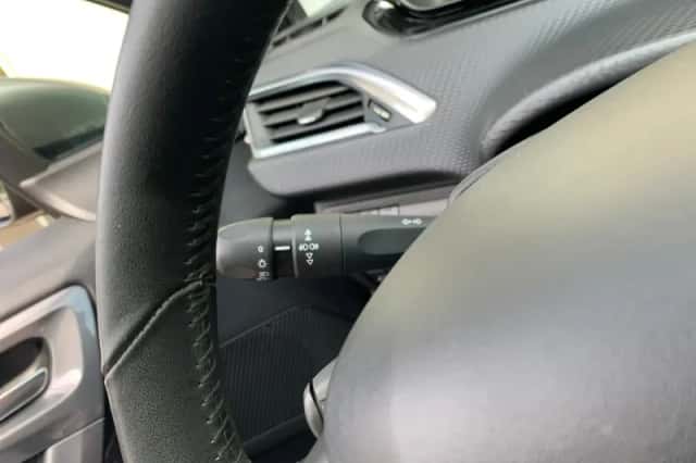 Peugeot 2008 (2016) thumbnail 11