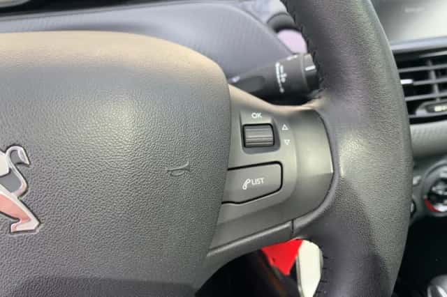 Peugeot 2008 (2016) thumbnail 14