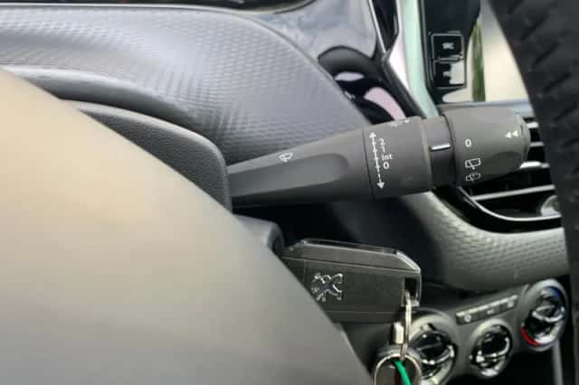 Peugeot 2008 (2016) thumbnail 15