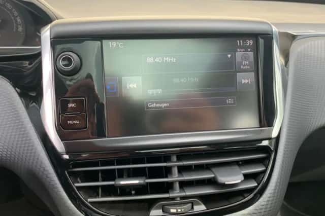 Peugeot 2008 (2016) thumbnail 17