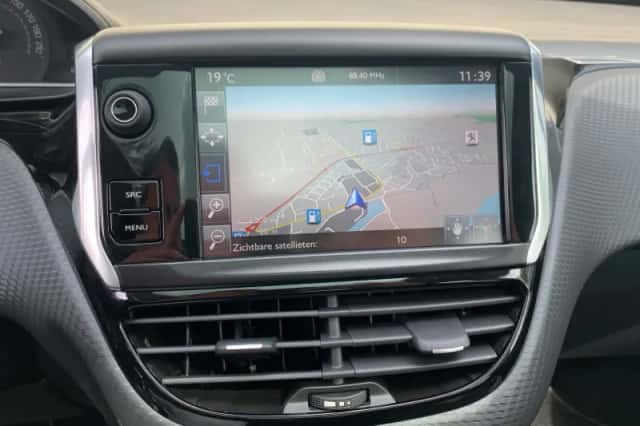 Peugeot 2008 (2016) thumbnail 18