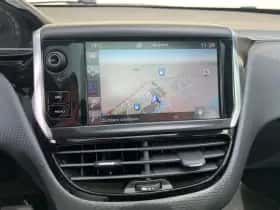 Peugeot 2008 (2016) thumbnail 18