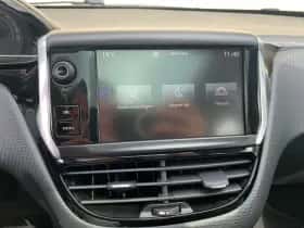 Peugeot 2008 (2016) thumbnail 19