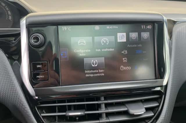 Peugeot 2008 (2016) thumbnail 22
