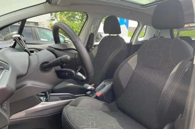 Peugeot 2008 (2016) thumbnail 26
