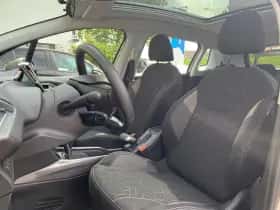 Peugeot 2008 (2016) thumbnail 26