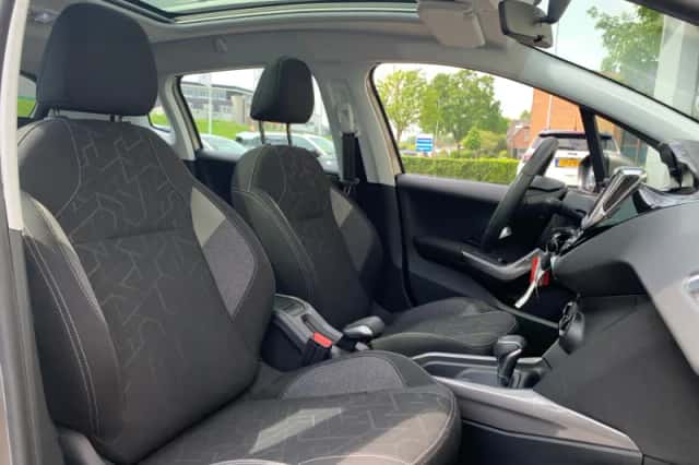 Peugeot 2008 (2016) thumbnail 30