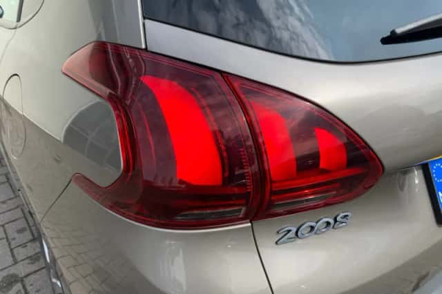 Peugeot 2008 (2016) thumbnail 33