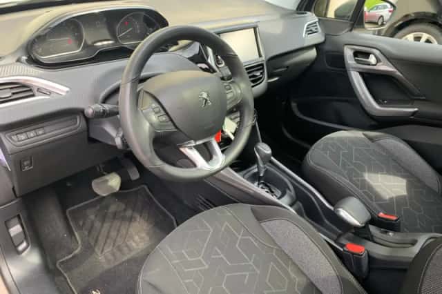 Peugeot 2008 (2016) thumbnail 8