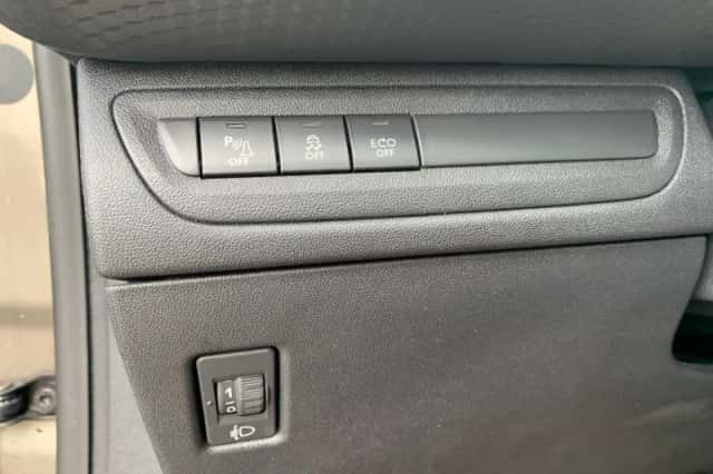 Peugeot 2008 (2016) thumbnail 10