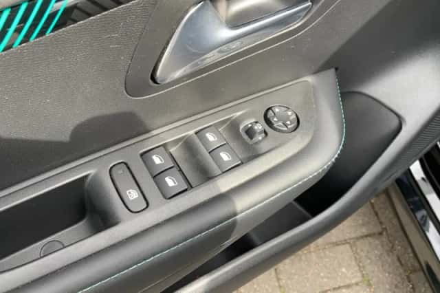Peugeot 208 (2022) thumbnail 9