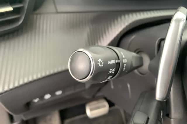 Peugeot 2008 (2020) thumbnail 11