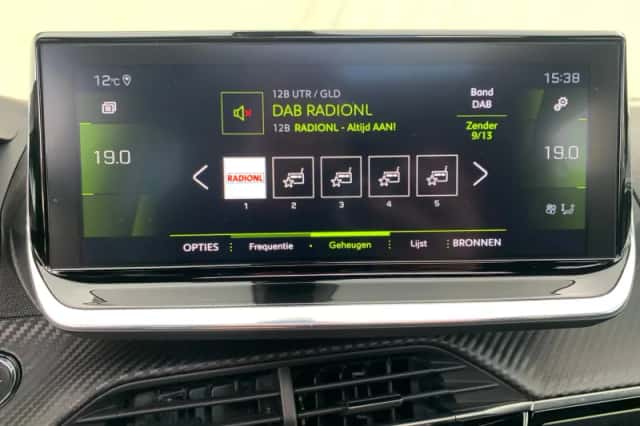 Peugeot 2008 (2020) thumbnail 19